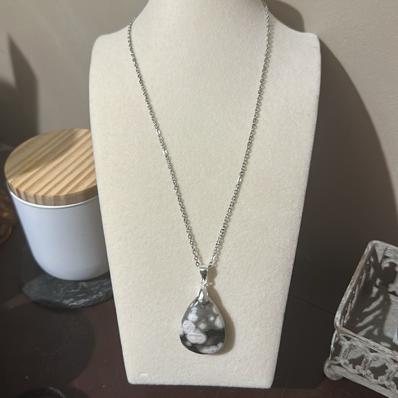 Jewelry - Natural Black and Grey OJ Teardrop Pendant Necklace